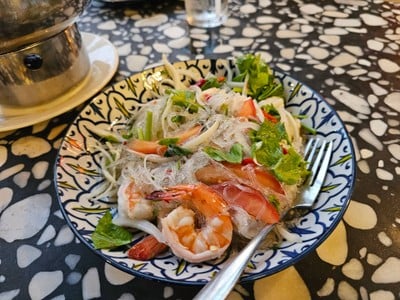 ยำวุ้นเส้นทะเล