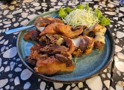 ขาหมูทอดเยอรมัน