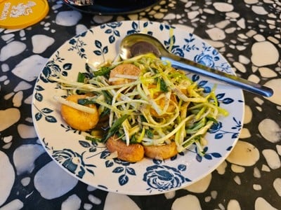 ผัดกุยช่ายขาวเต้าหู้ไข่ทอด