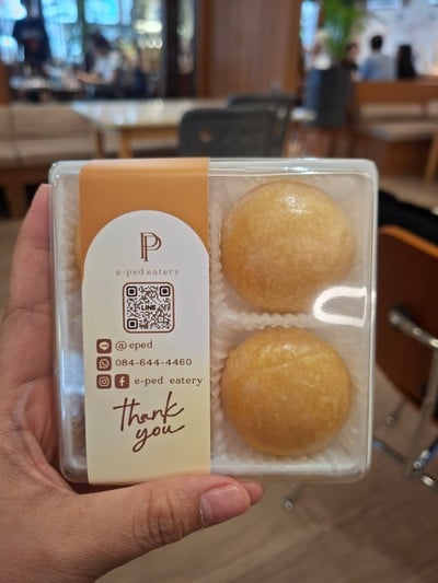 เปี๊ยะไข่เค็มลาวา