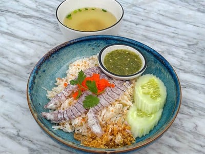 ข้าวคลุกพริกเกลือกั้ง