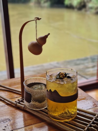 ชาดอกหอมหมื่นลี้เย็น