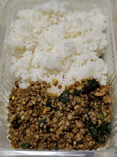 รสกระทะไก่ชูวีด์สับผัดกะเพรา