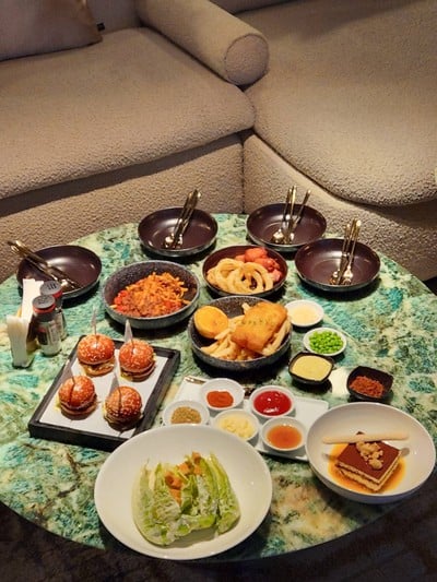 อาหาร หรือ เครื่องดื่ม