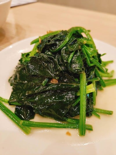 ผักโขมผัดกระเทียม