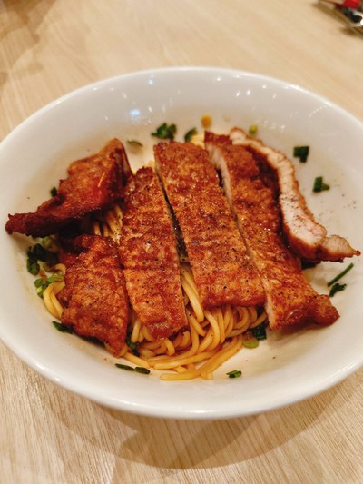 บะหมี่แห้งหน้าพอร์คชอพ