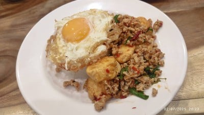 กะเพราไก่บด+เต้าหู้