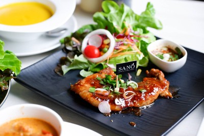 สเต็กหมูจิ้มแจ่ว Pork Steak with Jim Jew Sauce