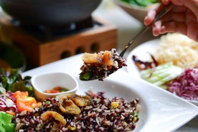 ข้าวผัดปลาสลิด Fried Rice w/Gourami Fish