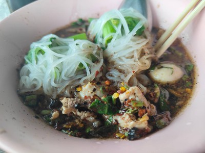 เส้นเล็กหมู