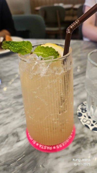 อาหาร หรือ เครื่องดื่ม