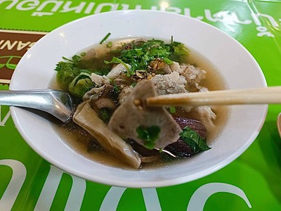 ต้มเลือดหมูจิงจูฉ่าย