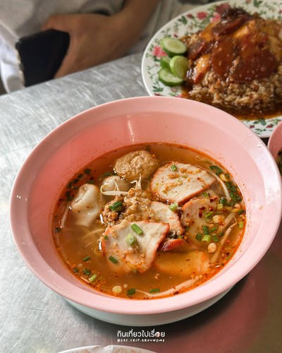 ก๋วยเตี๋ยวต้มยำไข่