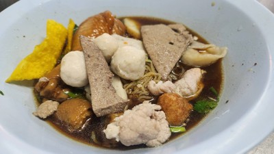 บะหมี่ไก่ตุ๋น