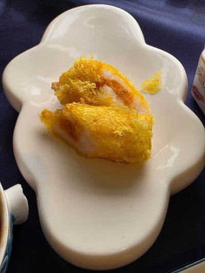 กุ้งม้วนไส้ไข่เค็ม