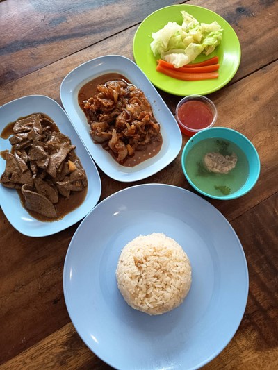 อาหาร หรือ เครื่องดื่ม