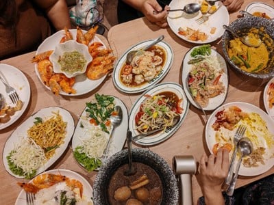 อาหาร หรือ เครื่องดื่ม