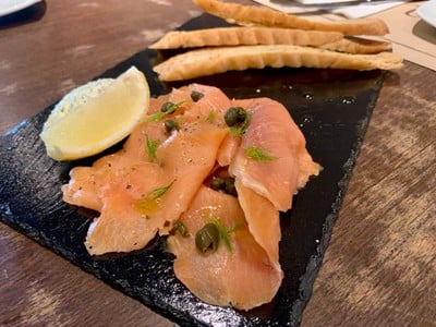 แซลม่อนรมควัน