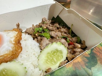 ข้าวกะเพราหมู + ไข่เป็ดดาว