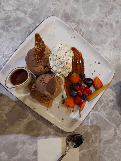 อาหาร หรือ เครื่องดื่ม