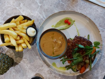 อาหาร หรือ เครื่องดื่ม