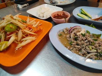 อาหาร หรือ เครื่องดื่ม