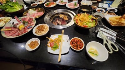 อาหาร หรือ เครื่องดื่ม