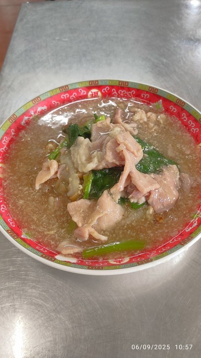 เส้นใหญ่ราดหน้าใส่ไข่