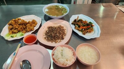 อาหาร หรือ เครื่องดื่ม