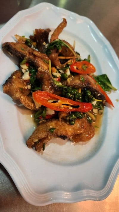 ปลาช่อนผัดฉ่า