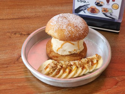 บันทอด ถั่วตัดครัมเบิล + ไอศกรีม