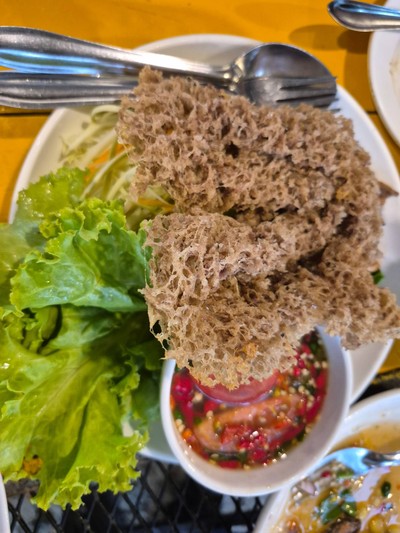 ยำปลาดุกฟู