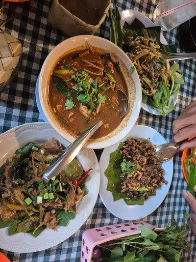 อาหาร หรือ เครื่องดื่ม