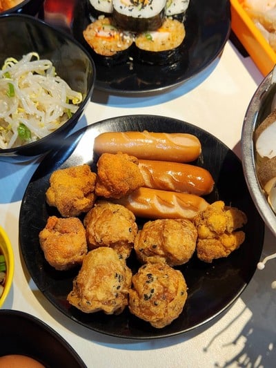 อาหาร หรือ เครื่องดื่ม