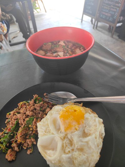 อาหาร หรือ เครื่องดื่ม
