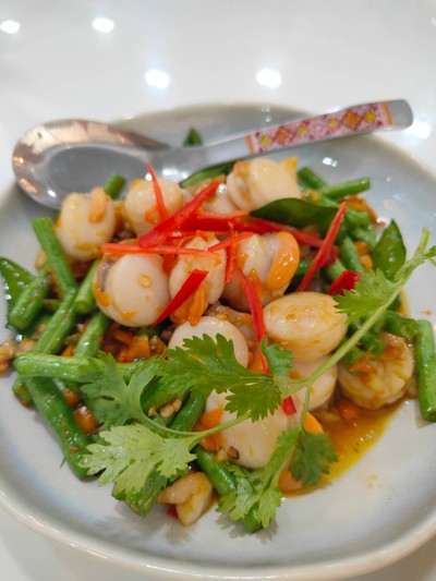 หอยเชลล์ผัดพริกเหลือง