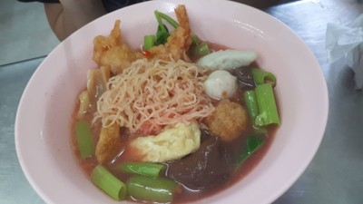 บะหมี่เย็นตาโฟกุ้งทอด