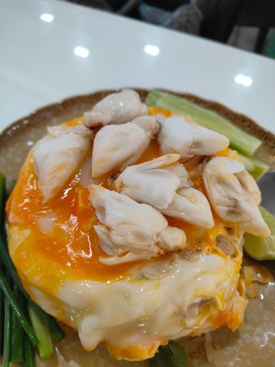 ข้าวผัดไข่เยิ้มปูก้อน