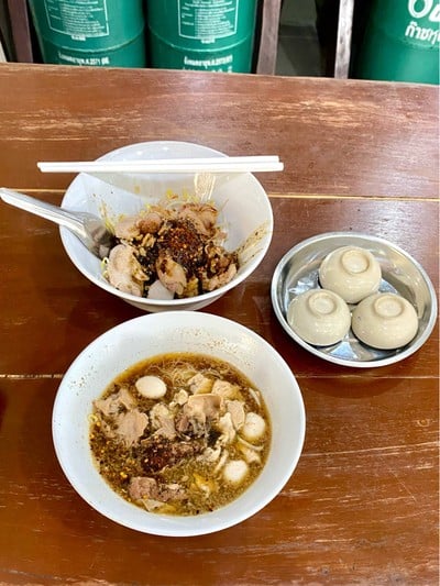 ก๋วยเตี๋ยวหมูตุ๋นใส่พริก