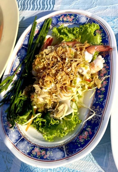 ยำสามแซ่บ