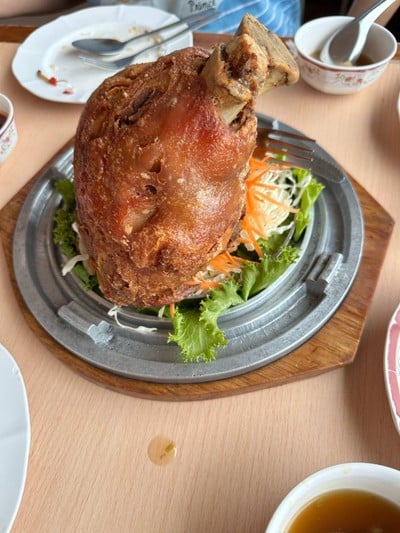 ขาหมูทอด