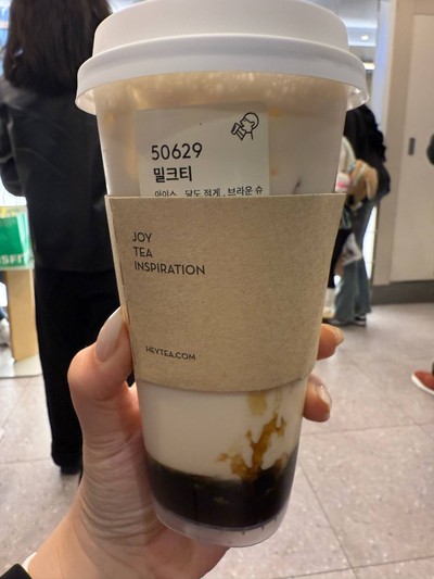 ชานมน้ำตาลไหม้ครีมชีส