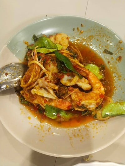 กุ้งผัดพริกแกง
