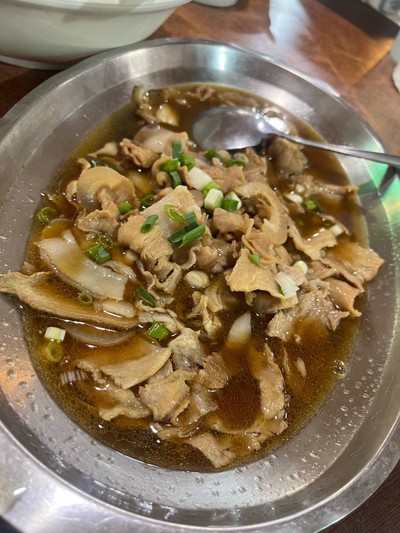 หมูสามชั้นผัดซอส