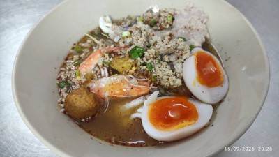 วุ้นเส้นต้มยำทะเลไข่เยิ้ม