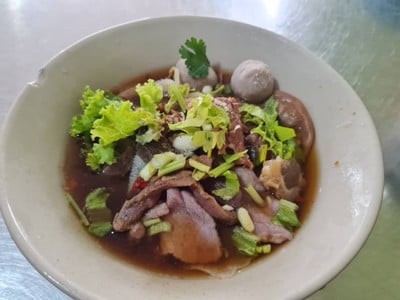 ก๋วยเตี๋ยวเนื้อวัว (พิเศษ)