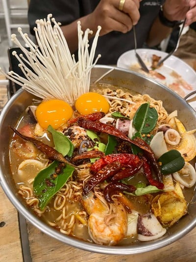 มาม่าต้มยำหม้อใหญ่