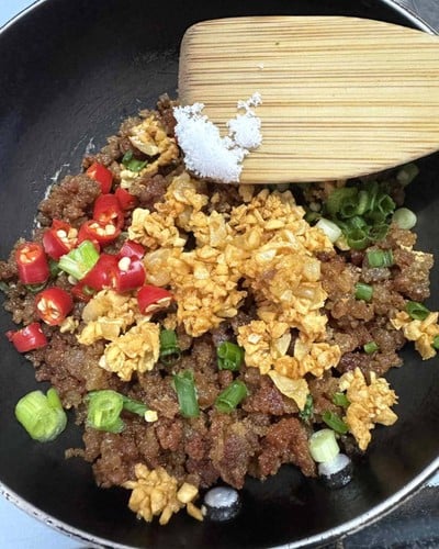 วิธีทำ หมูสับทอดกรอบคั่วพริกเกลือ วิธีทำ หมูสับทอดกรอบคั่วพริกเกลือ