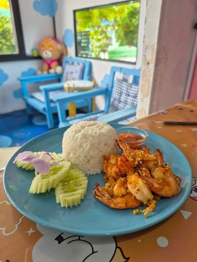 ข้าวกุ้งกระเทียมพริกไทย