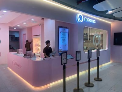 Moone Rolls Central World